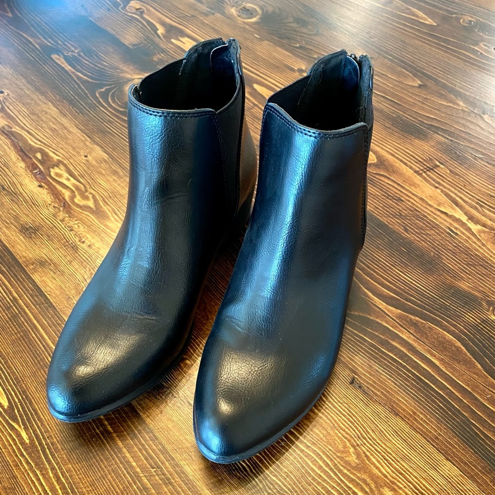 Esprit Tiffany Ankle Bootie- Black